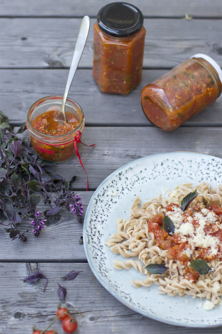 Homemade canned tomato sauce LOOK WHAT I MADE