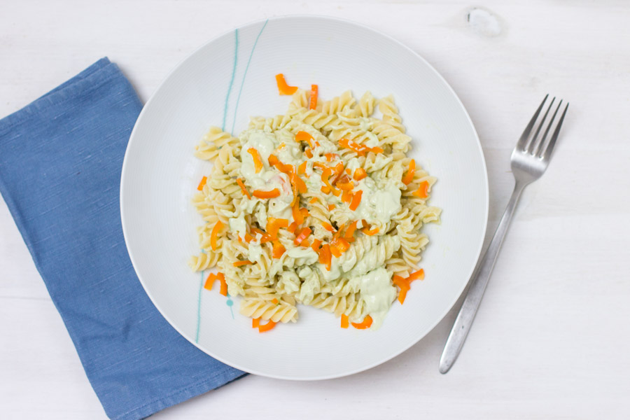 pasta with avocado sauce and bell pepper lunch recipe