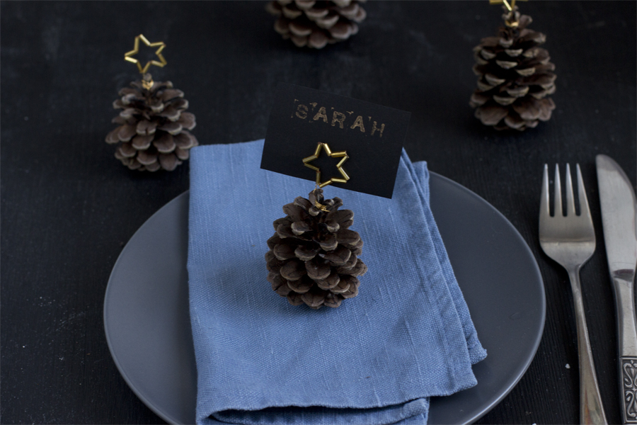 Golden star pine cone place cards DIY | LOOK WHAT I MADE ...