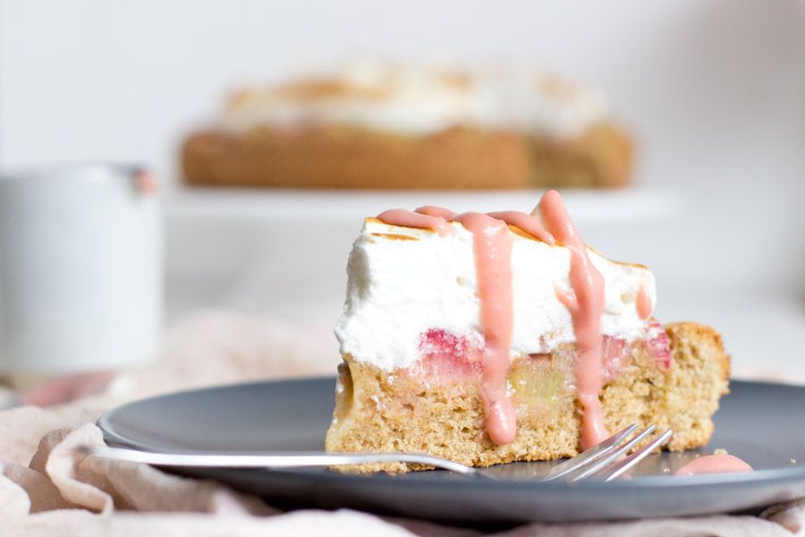 whole grain rhubarb cake with honey meringue - perfect for every summer garden party!