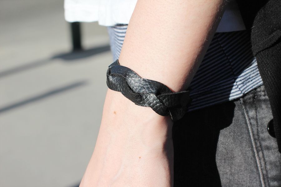 braided_leather_bracelet_wearing_detail