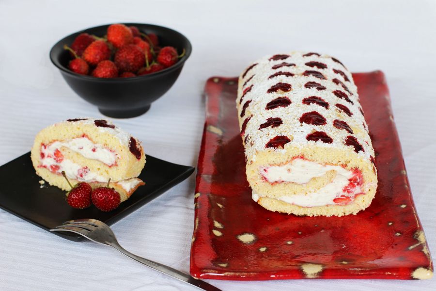 Strawberry_roll_cake1