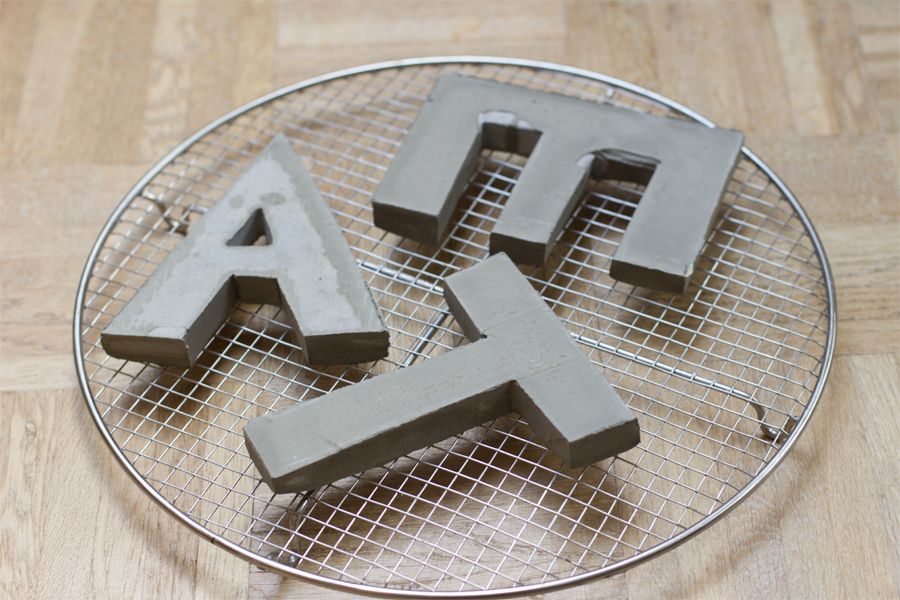 concrete_letters_dry