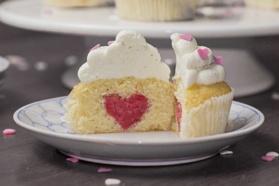 Valentine-heart-cupcake-surprise