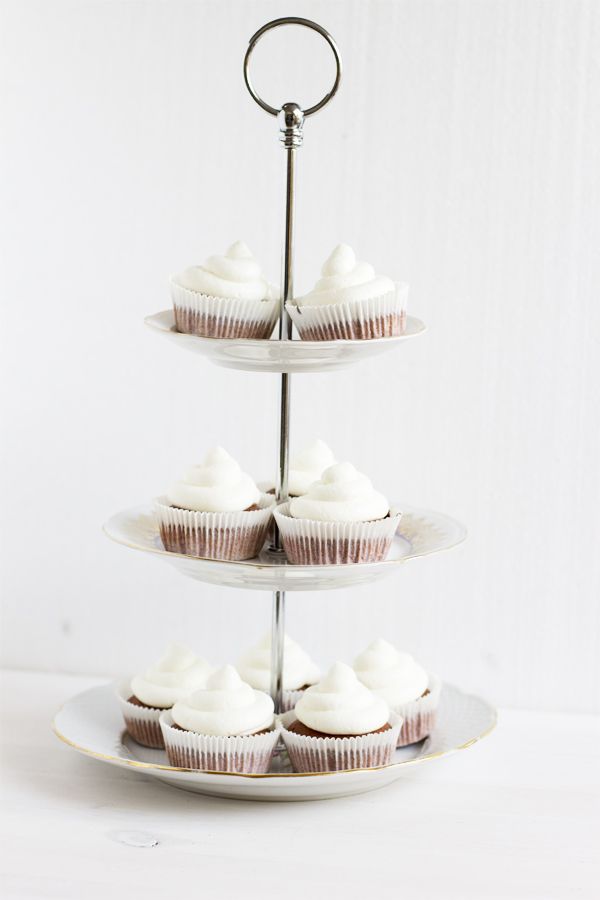 etagere-done-red-velvet-cupcakes