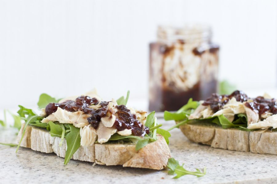 strawberry-chutney-rucola-chicken-sandwich