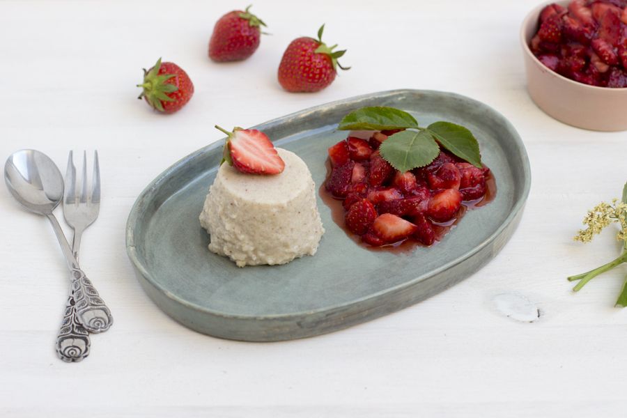semolina-dessert-strawberry-compote