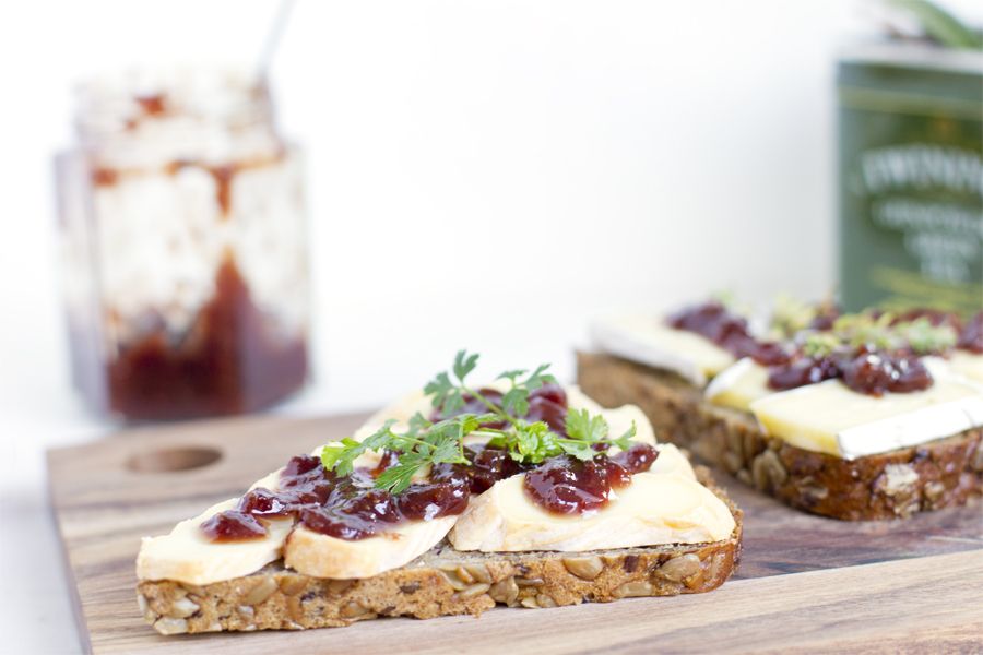 strawberry-chutney-cheese-sandwich