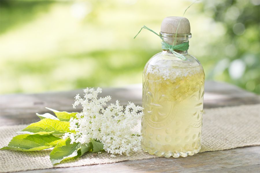 homemade elderflower infused vinegar recipe - made in a few minutes and gives just the extra taste to every summer salad!