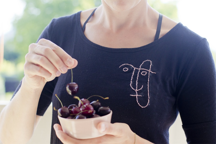 Embroidered T-shirt DIY (with inspiration from a graffiti)