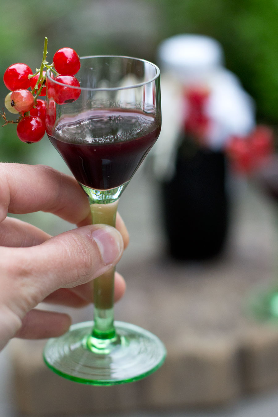 Easy summer drink: easy blackcurrant liqueur recipe