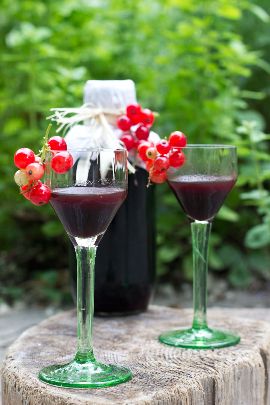 Easy summer drink: easy blackcurrant liqueur recipe