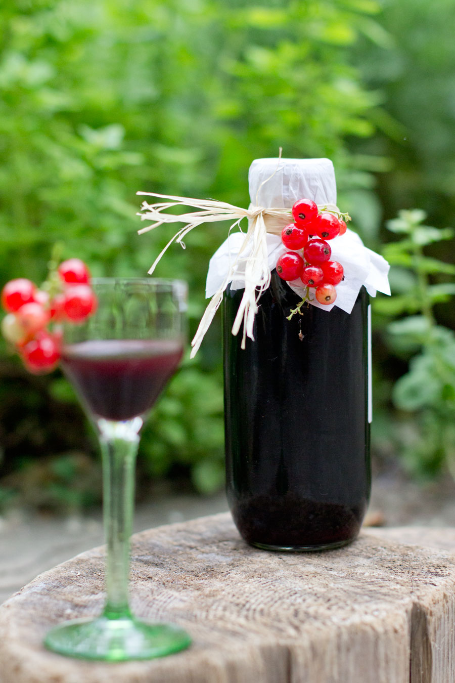 Easy summer drink: easy blackcurrant liqueur recipe