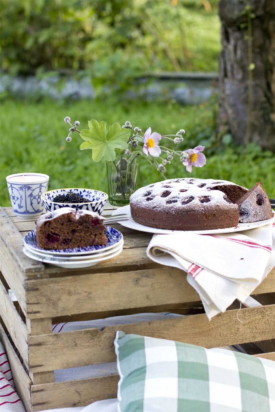 Blackberry chocolate cake recipe | LOOK WHAT I MADE ...