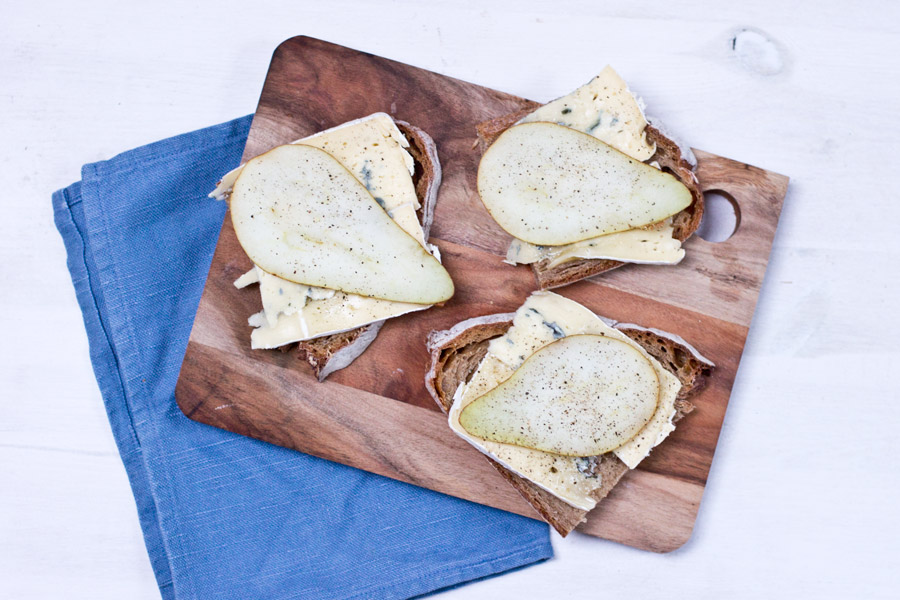 Blue cheese and pear sandwich for lunch