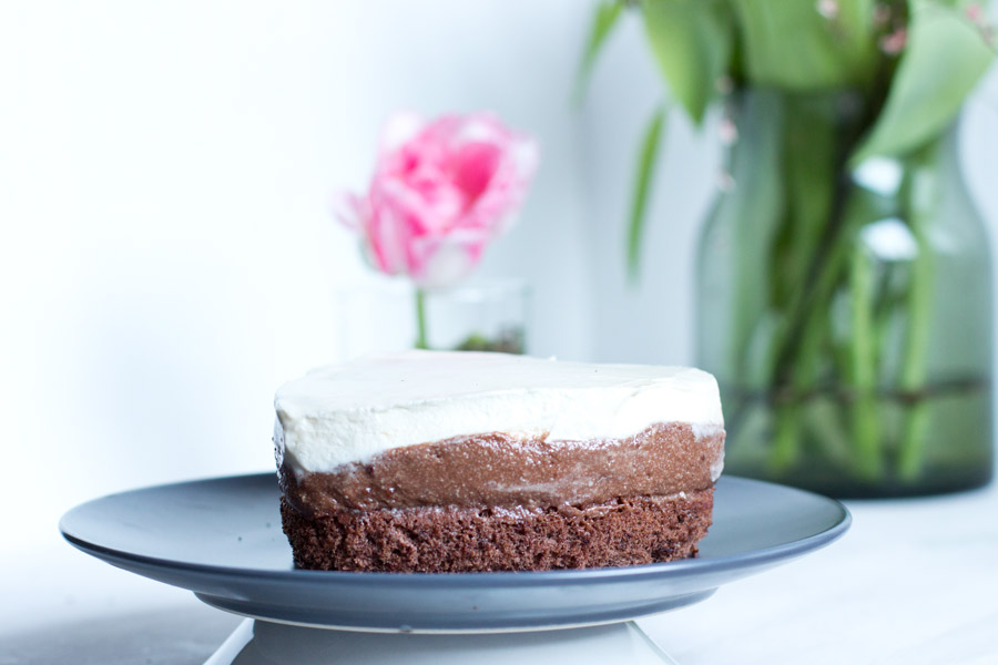 Easy recipe for a caramel chocolate mousse cake for a special ocassion