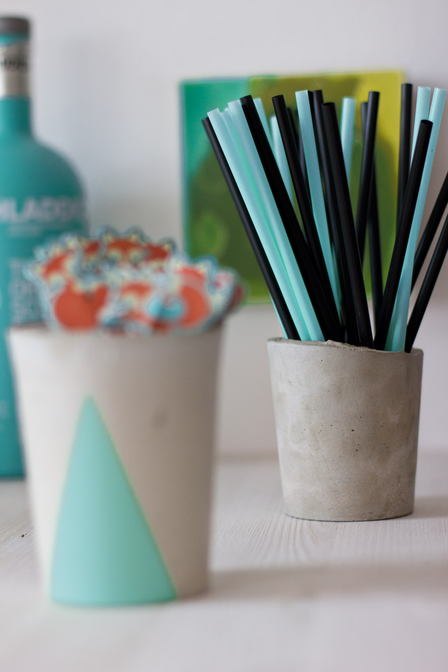 concrete-cup-mint-straw-holder