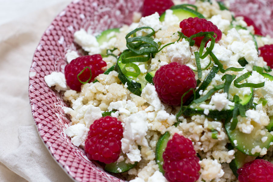 Home Office Lunch: couscous with zucchini, raspberry and feta