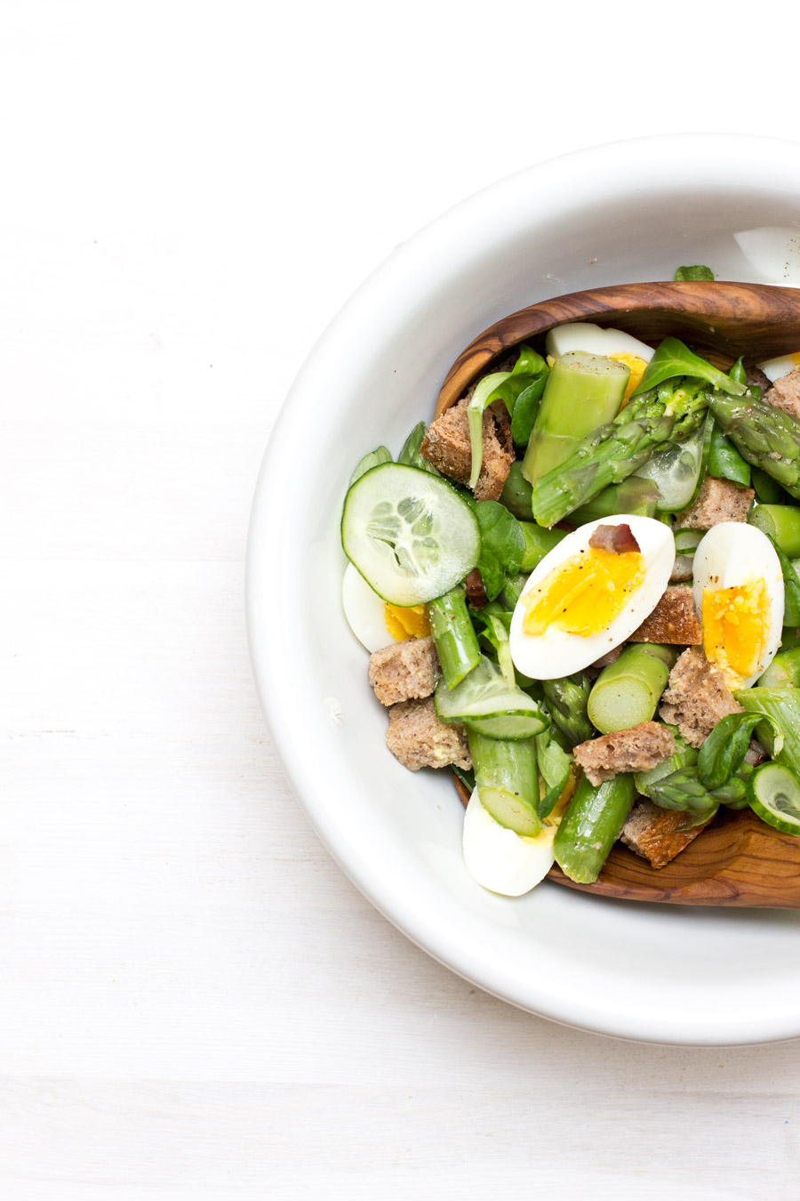 Delicious spring bread salad with  asparagus, bacon and egg