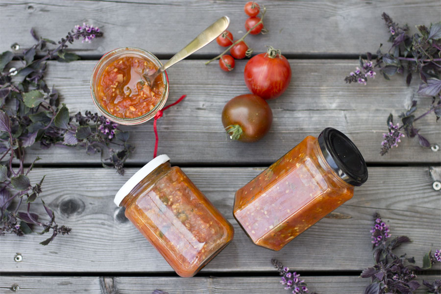 Homemade canned tomato sauce