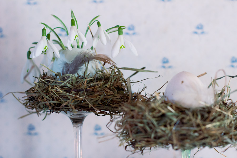 diy easter hay nest with egg vase