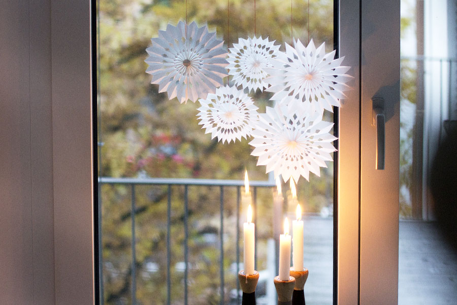 How to Make Paper Snowflakes Into a Window Decoration - In My Own Style