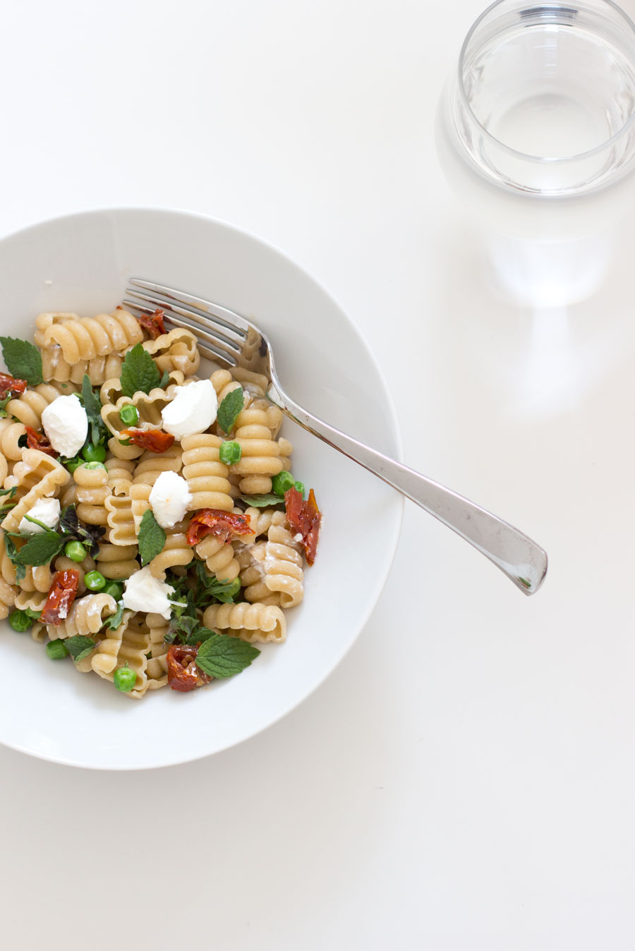 (Home) Office Lunch: Fresh summer pasta with peas and mint