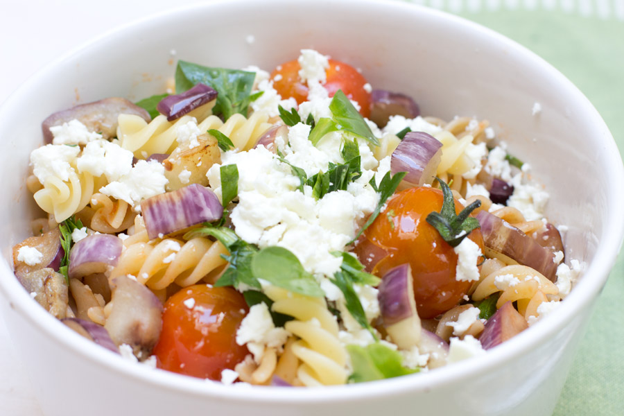 For an easy and quick office lunch whip up this delicious and healthy eggplant pasta salad | full recipe on the blog