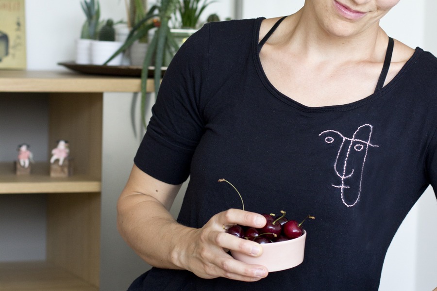 Embroidered T-shirt DIY (with inspiration from a graffiti)