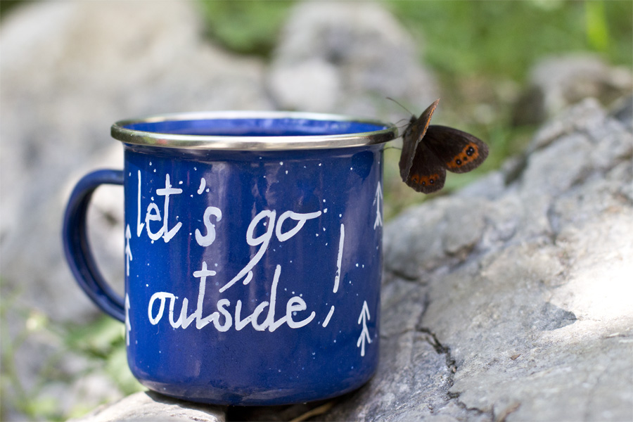 Get into the camping spirit with this DIY enamel camping cup.