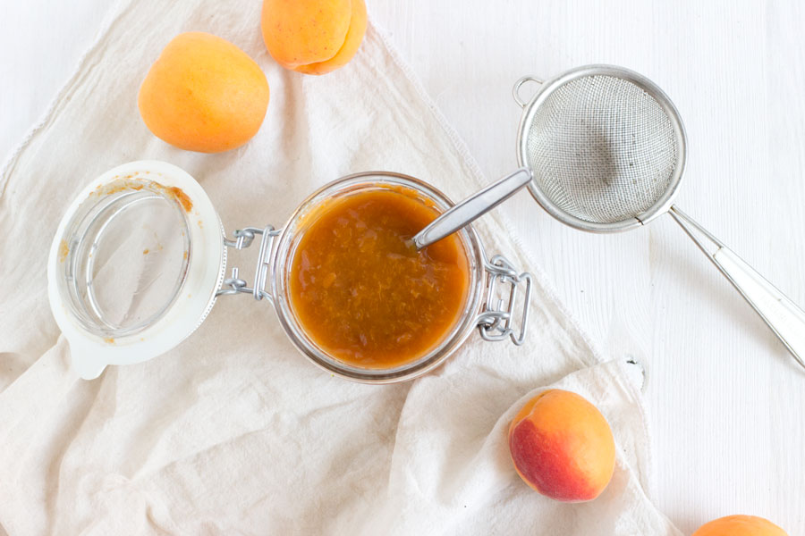 Easy homemade apricot jam recipe