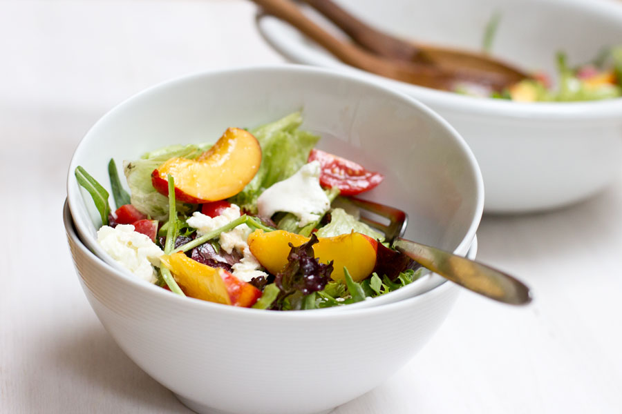 (Home) office lunch recipe: easy and healthy nectarine summer salad