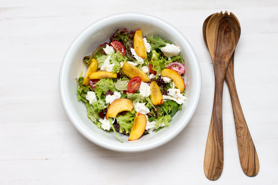 (Home) office lunch recipe: easy and healthy nectarine summer salad
