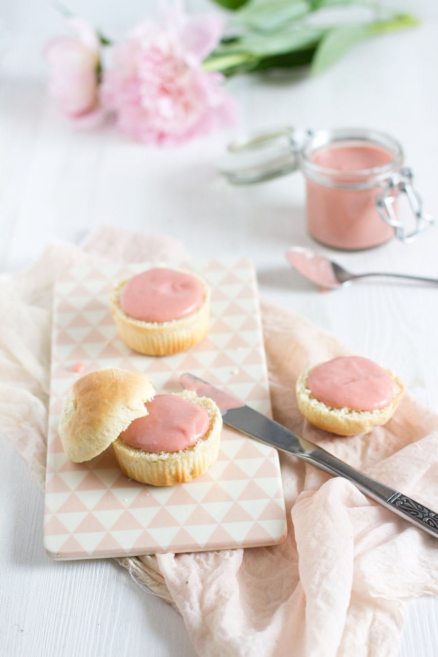 easy and fresh rhubarb curd recipe - perfect for every summer dessert