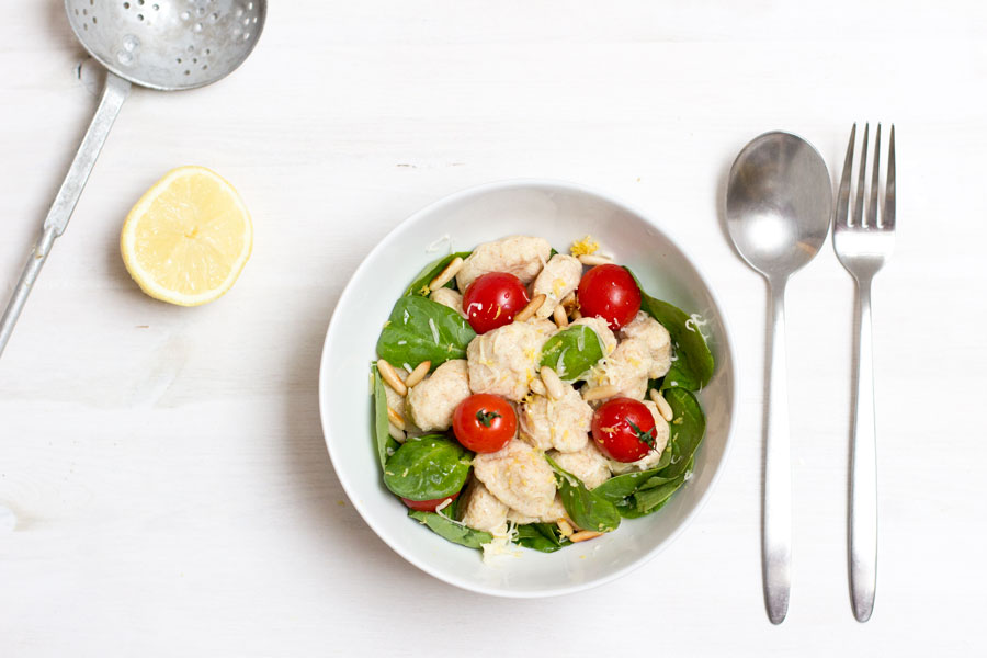 Make an easy and healthy office lunch recipe with homemade ricotta with fresh tomatoes and spinach.