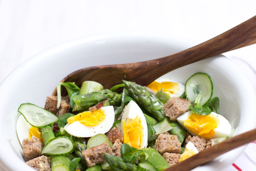 Delicious spring bread salad with  asparagus, bacon and egg