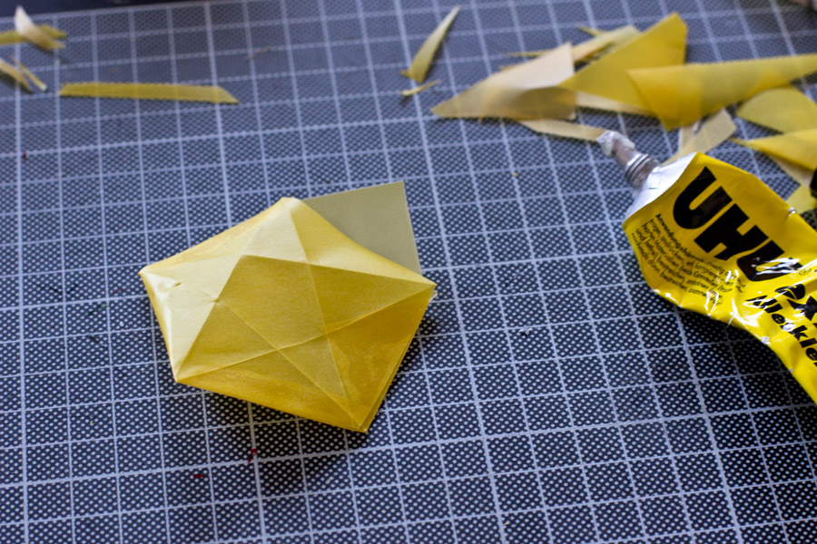 glue-origami-stars-led-lights