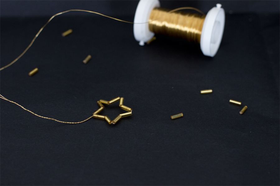 Golden star pine cone place cards DIY | LOOK WHAT I MADE ...