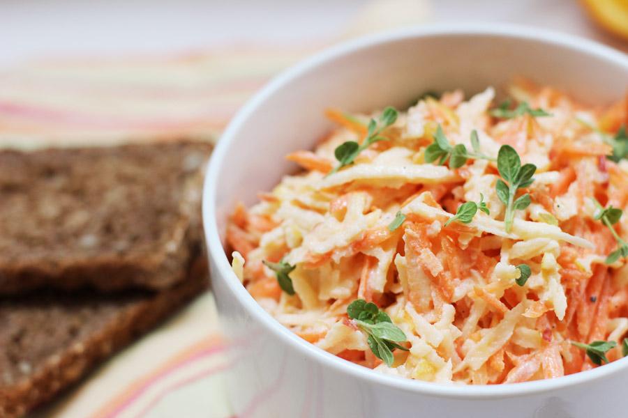 Морковь и сливочное масло. Ланч морковка яблоко. Apple; Salad; Cut; Carrot; Salt; put; Cabbage; Sour Cream; Mix; Plate; some; New year. Транскрипция.