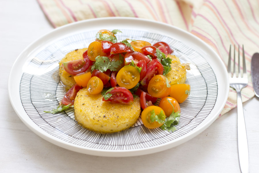 home-office-lunch-recipe-polenta-rounds-tomato-salad