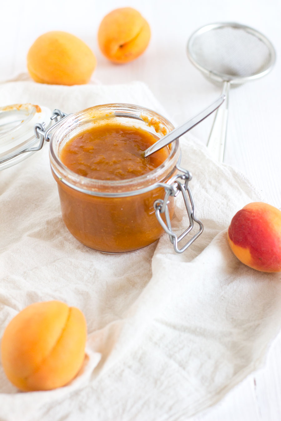 Easy homemade apricot jam recipe