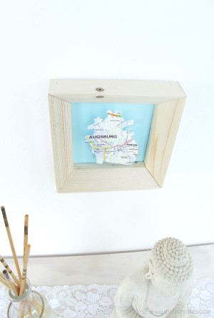 Blogpost from [es.kaa.]makes: Map-themed wall decor