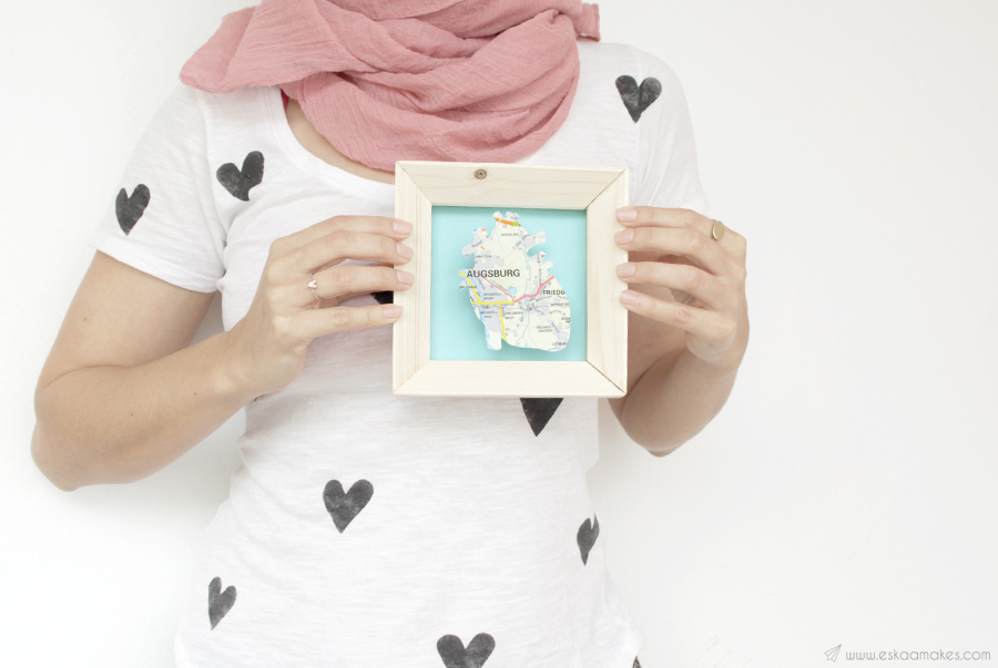 Blogpost from [es.kaa.]makes: Map-themed wall decor