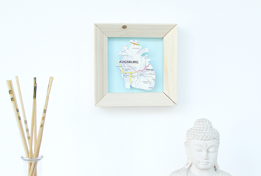 Blogpost from [es.kaa.]makes: Map-themed wall decor