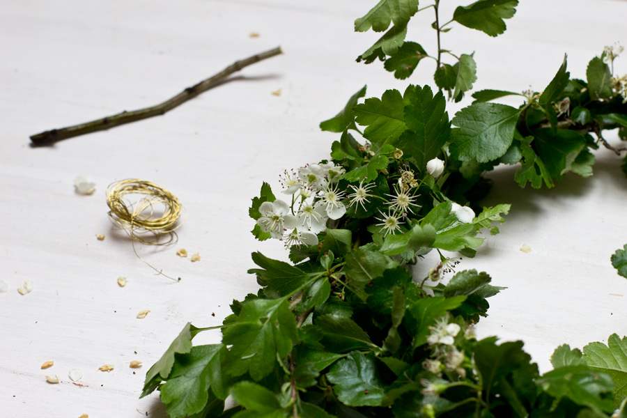 DIY last minute mother's day wreath - to tell your mum how much you love her and how thankful you are for all the little things she does for you.