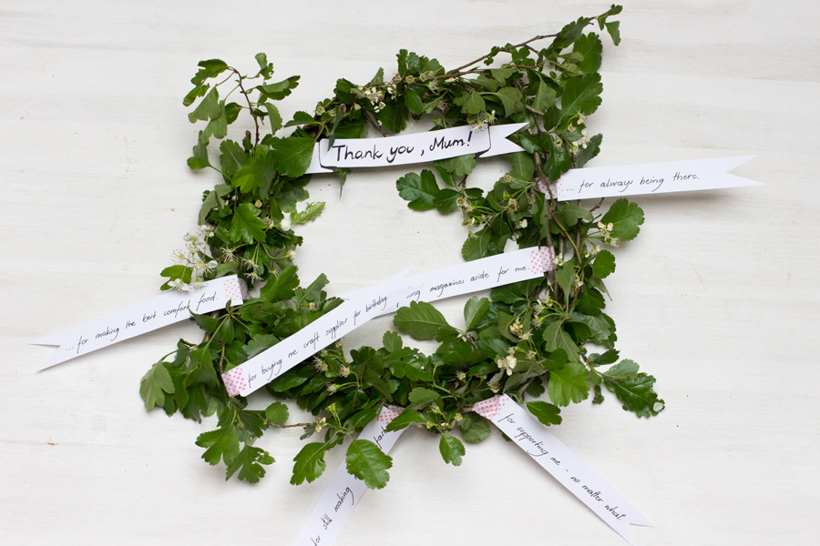 DIY last minute mother's day wreath - to tell your mum how much you love her and how thankful you are for all the little things she does for you.