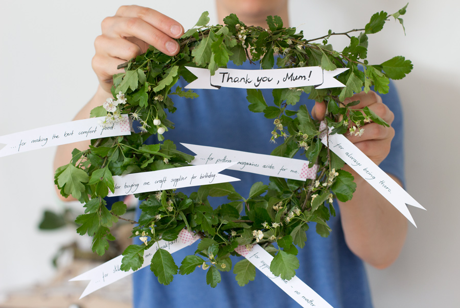 DIY last minute mother's day wreath - to tell your mum how much you love her and how thankful you are for all the little things she does for you.