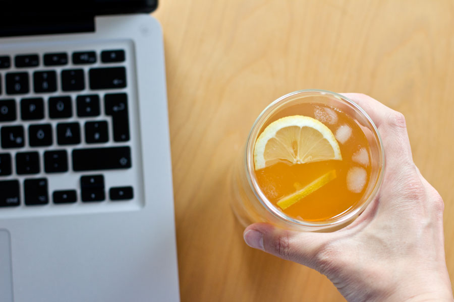 For a refreshing summer drink make this no-sugar lemon and ginger ice tea – done in 10 mins!