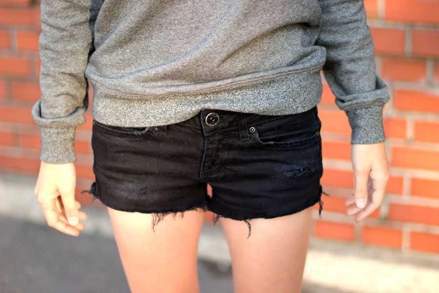 how to make the perfect cut off jeans shorts | easy step-by-step DIY tutorial