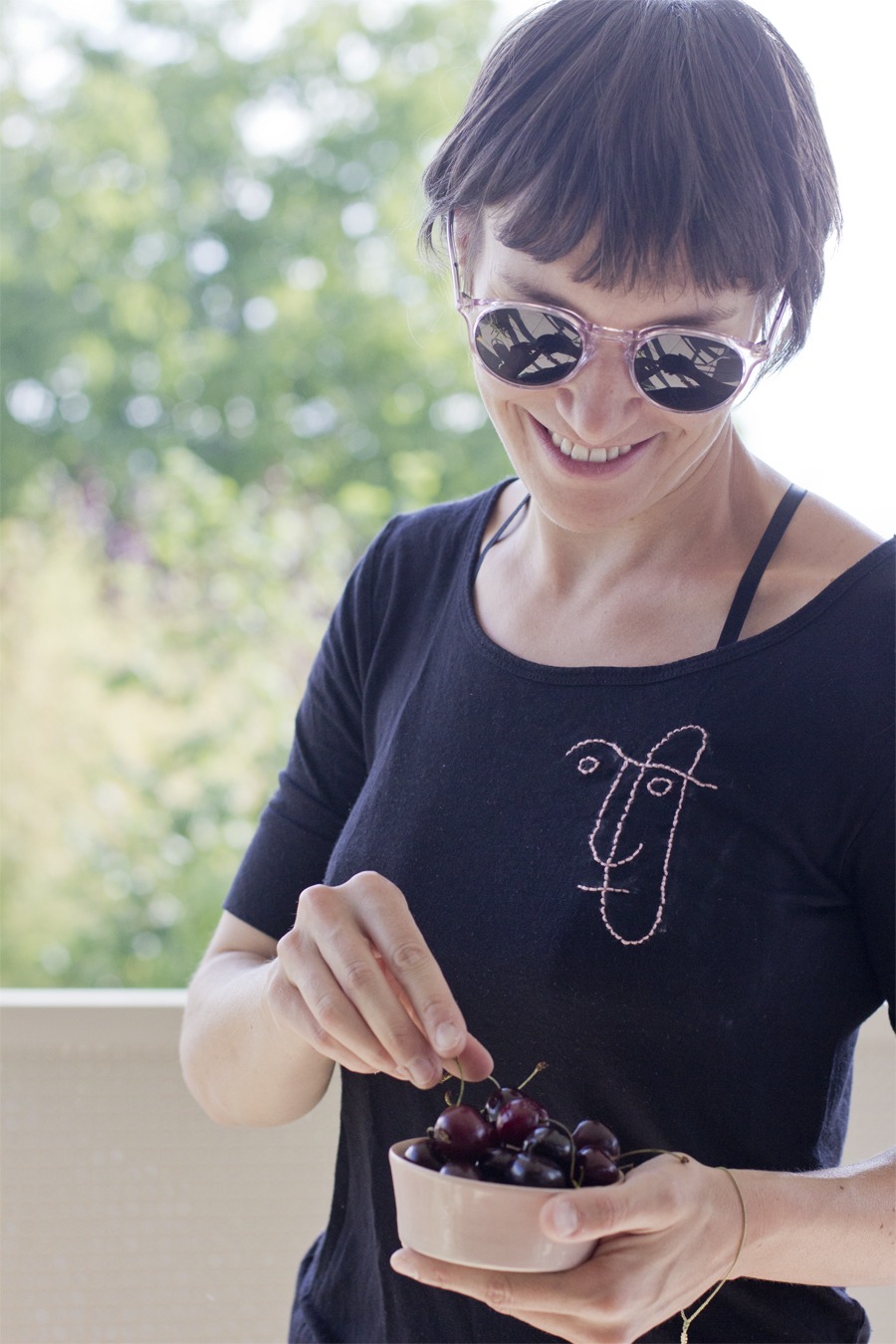 Embroidered T-shirt DIY (with inspiration from a graffiti)